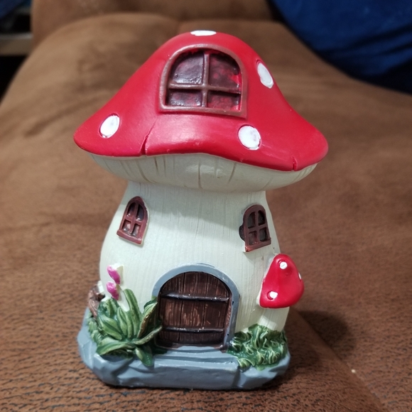 🔴Fairy Garden Mushroom House - Picture 3 of 3